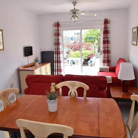 Adelfas 2 Apartment