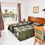Adelfas 2 Apartment