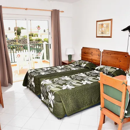 Adelfas 2 Apartment