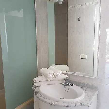 Appartement Adelfas 2 *