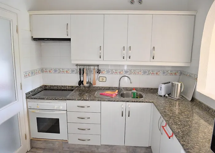 Apartman Adelfas 2 *